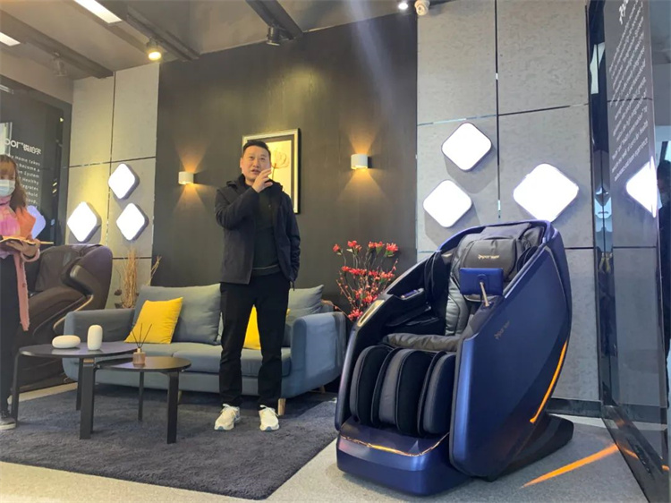 leyu.樂魚體育集團旗下品牌—銳珀爾舉行新款4D穴感總裁按摩椅S500內(nèi)訓會